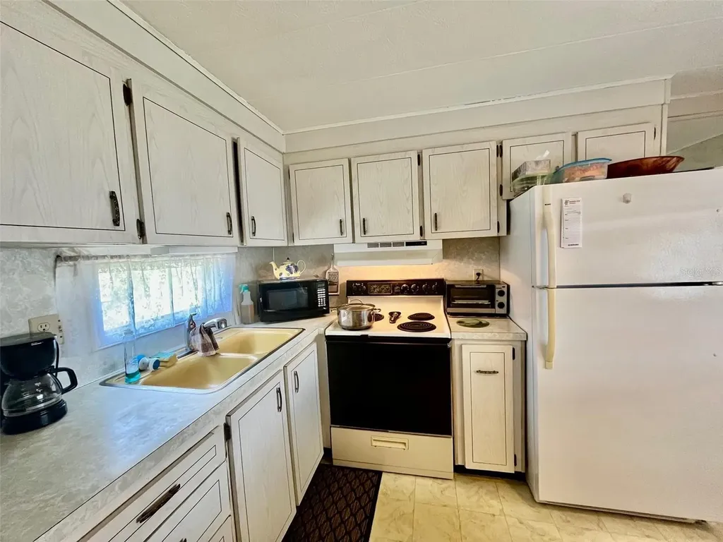 130 Melody Lane Tarpon Springs FL 34689