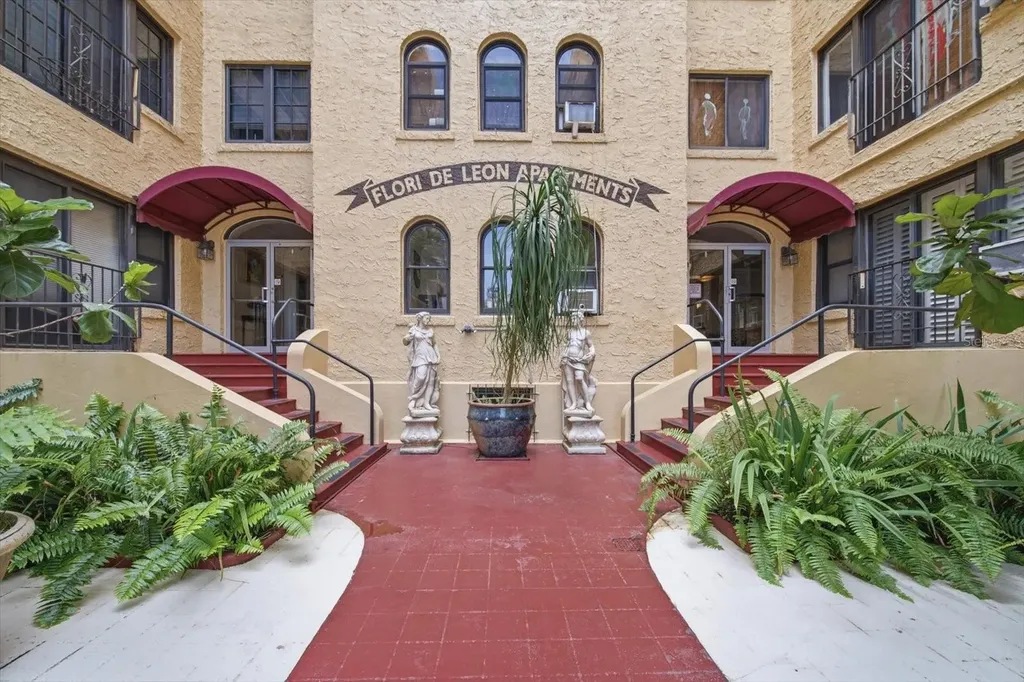 130 4th Avenue N St Petersburg FL 33701