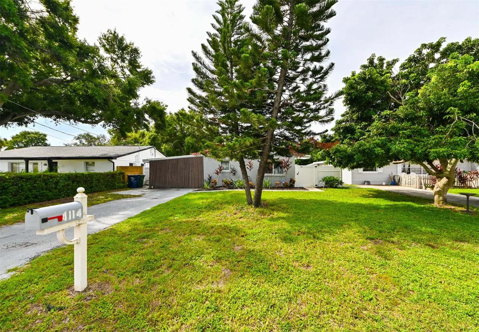 4114 W Olive Street Tampa FL 33616