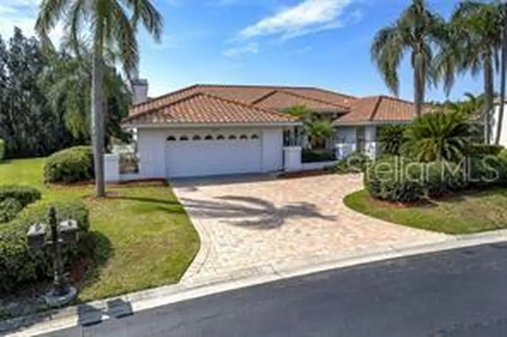 4931 Fallcrest Circle Sarasota FL 34233