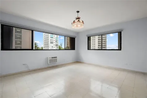 61 Kings Court San Juan PR 00911