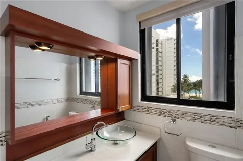 61 Kings Court San Juan PR 00911