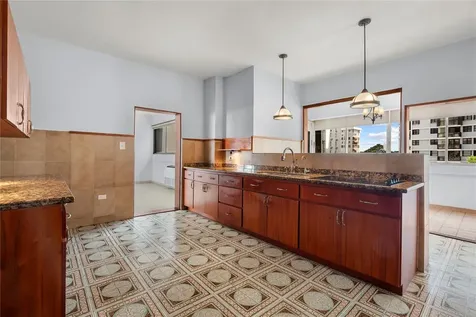 61 Kings Court San Juan PR 00911