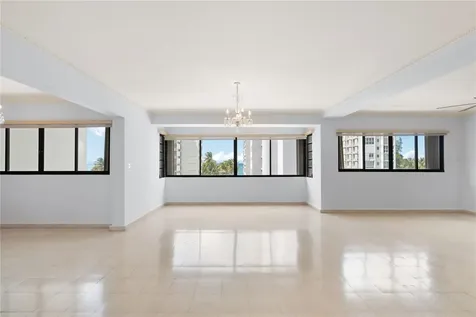 61 Kings Court San Juan PR 00911
