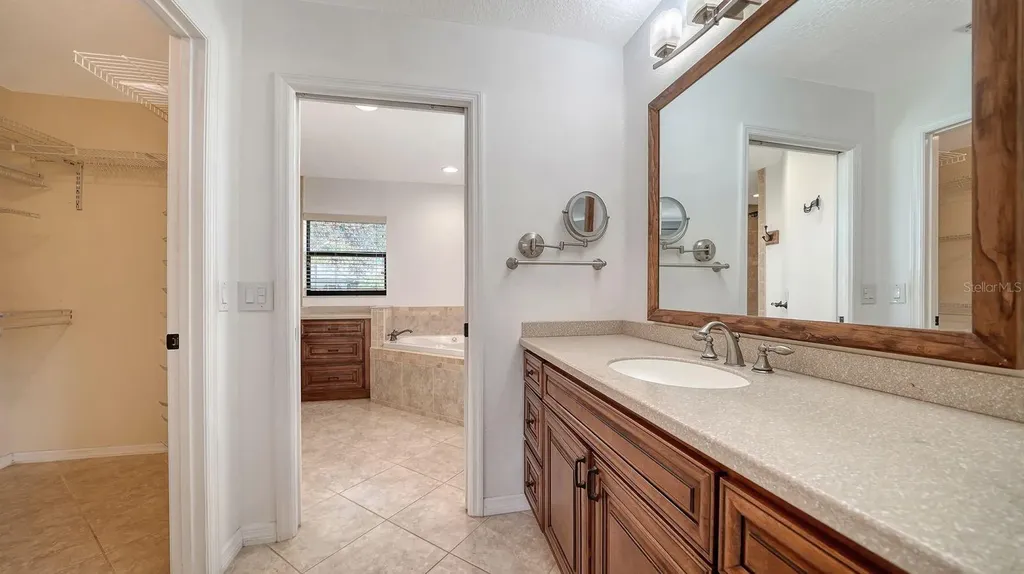 2291 Pine View Circle Sarasota FL 34231
