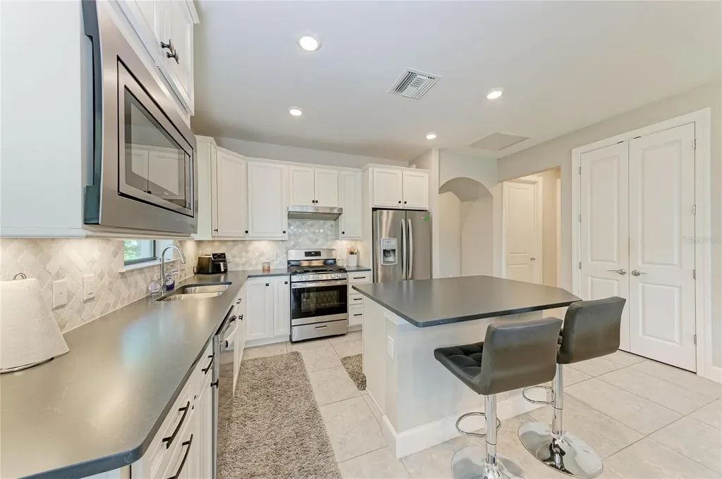 7018 Holbrook Cove Bradenton FL 34202