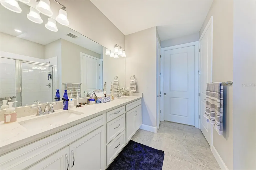 7018 Holbrook Cove Bradenton FL 34202