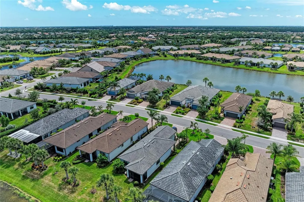 7018 Holbrook Cove Bradenton FL 34202