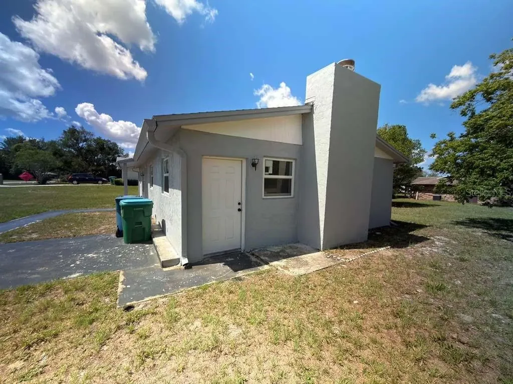 2096 W Atmore Circle Deltona FL 32725