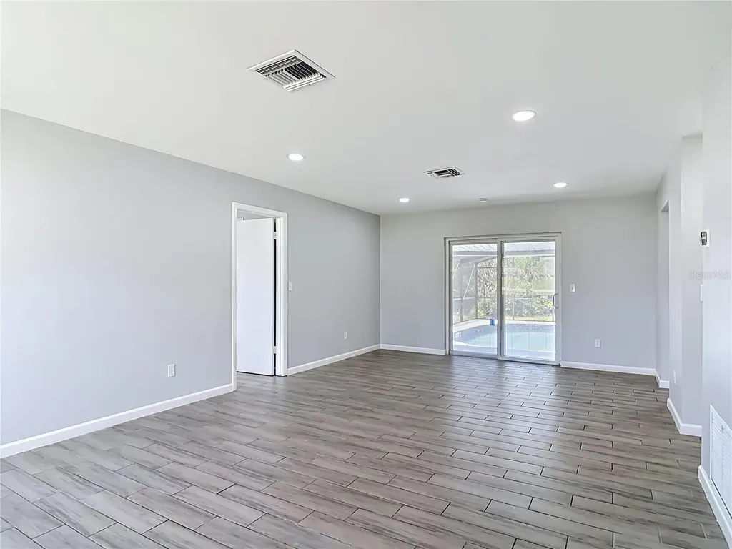 2096 W Atmore Circle Deltona FL 32725