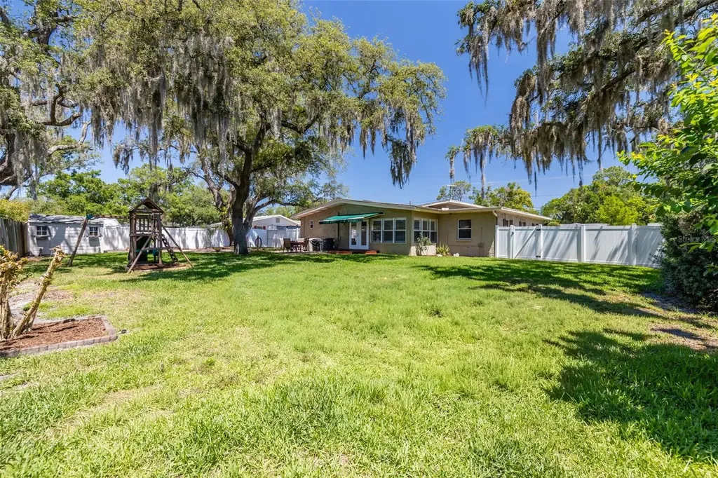 2532 Lake Ellen Lane Tampa FL 33618