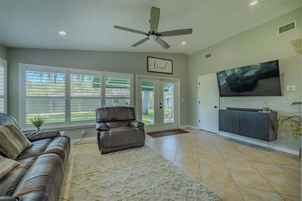 2532 Lake Ellen Lane Tampa FL 33618