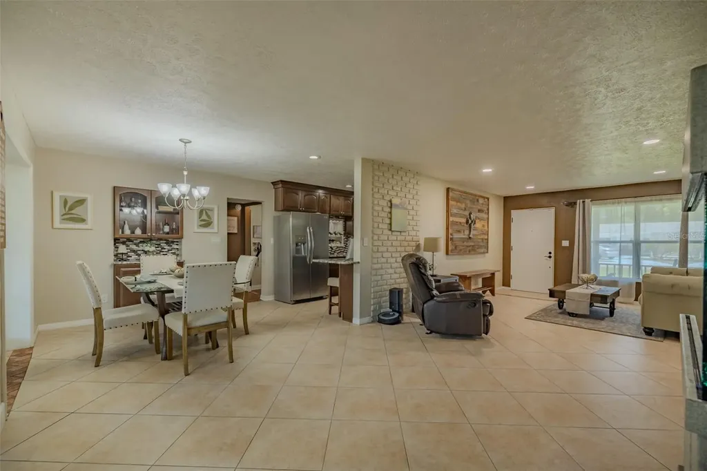 2532 Lake Ellen Lane Tampa FL 33618