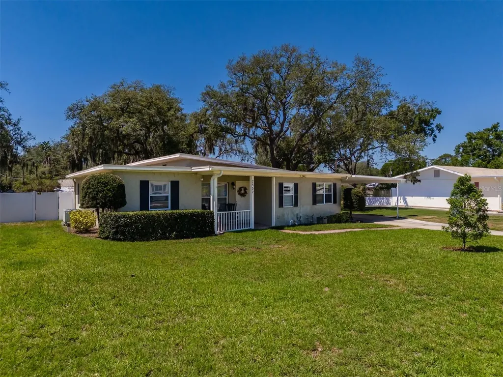 2532 Lake Ellen Lane Tampa FL 33618