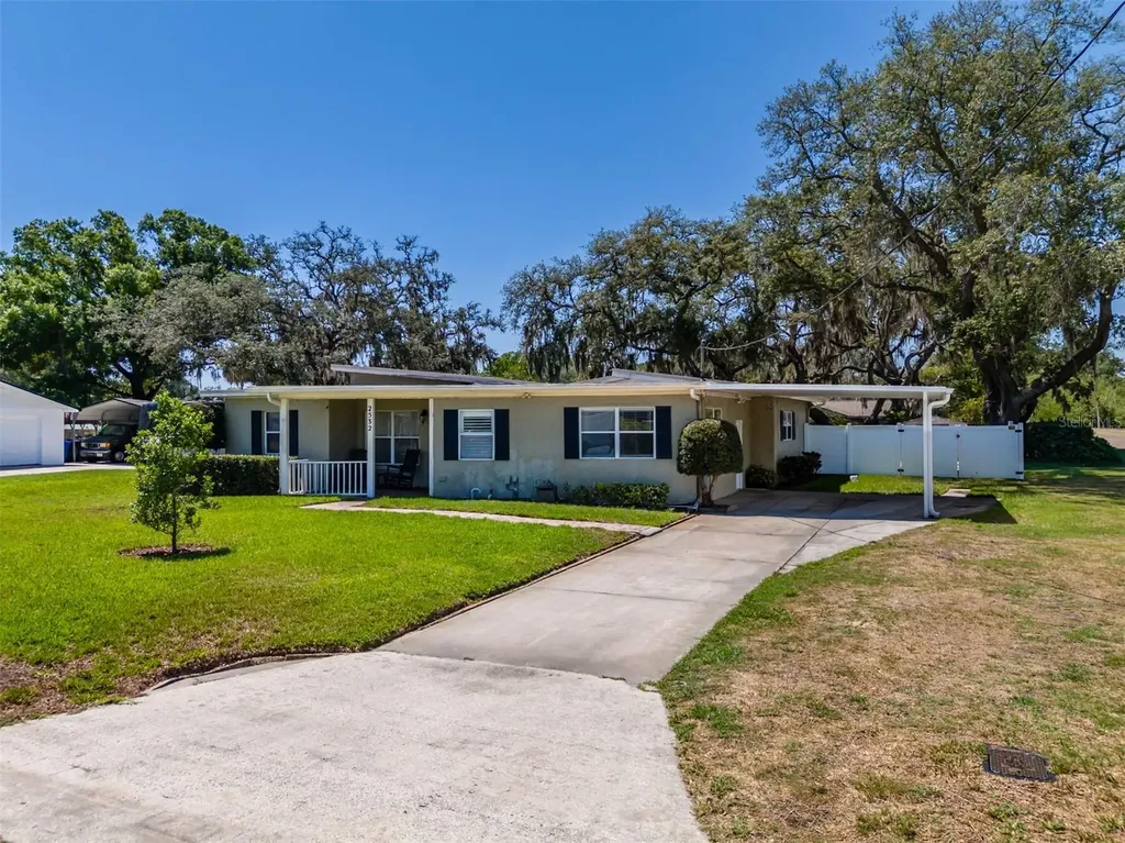 2532 Lake Ellen Lane Tampa FL 33618