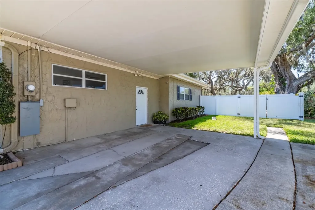 2532 Lake Ellen Lane Tampa FL 33618