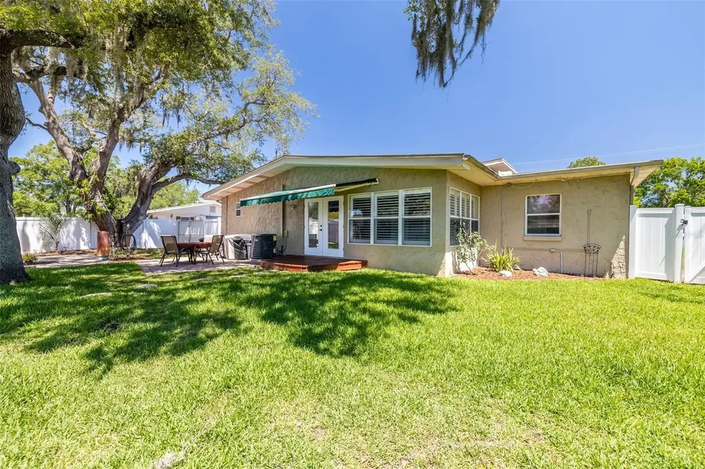 2532 Lake Ellen Lane Tampa FL 33618