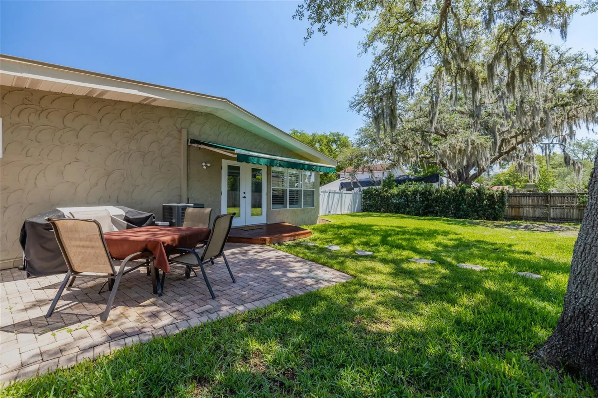 2532 Lake Ellen Lane Tampa FL 33618