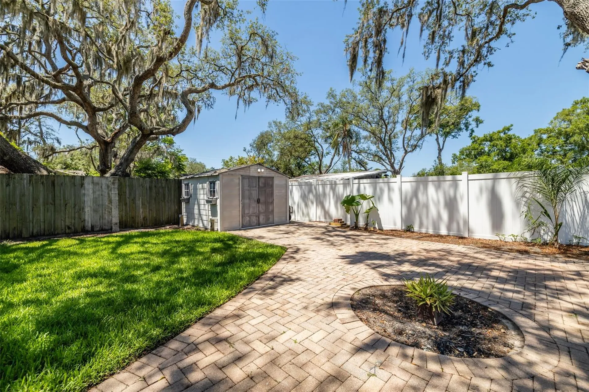 2532 Lake Ellen Lane Tampa FL 33618