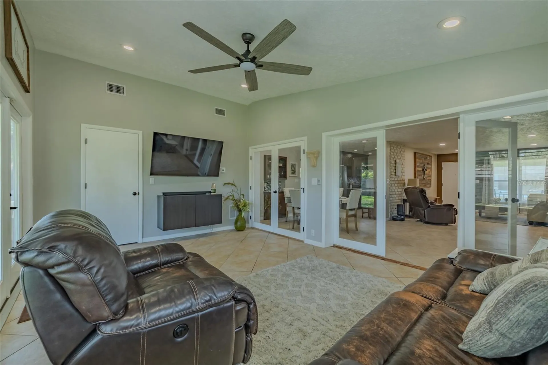 2532 Lake Ellen Lane Tampa FL 33618