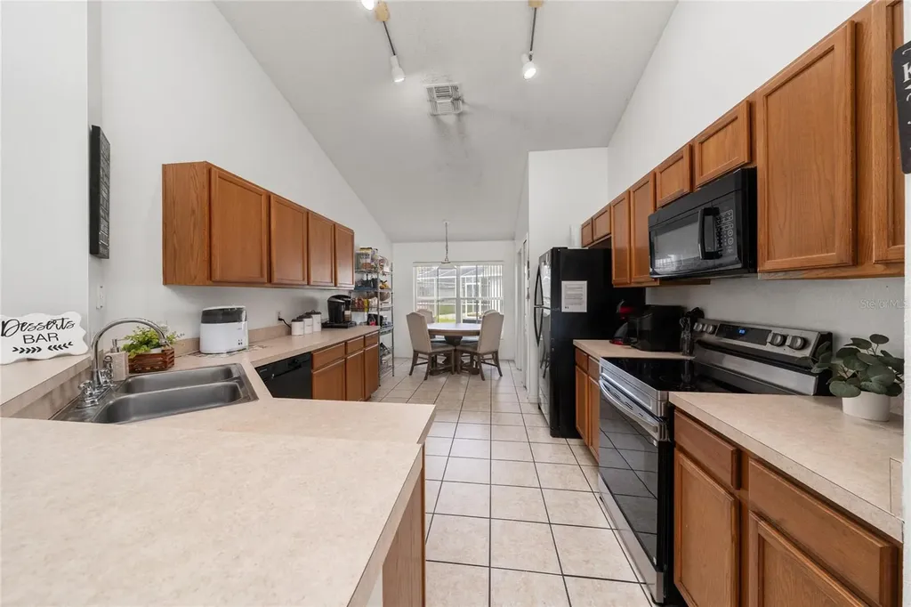 232 Lake Shore Parkway Davenport FL 33896
