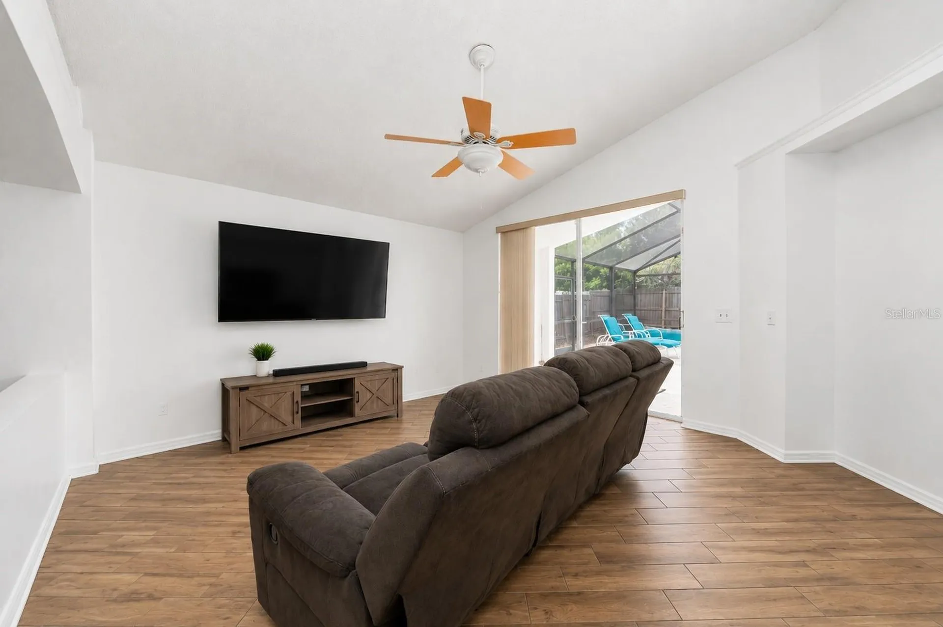 232 Lake Shore Parkway Davenport FL 33896