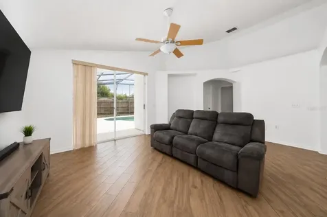 232 Lake Shore Parkway Davenport FL 33896
