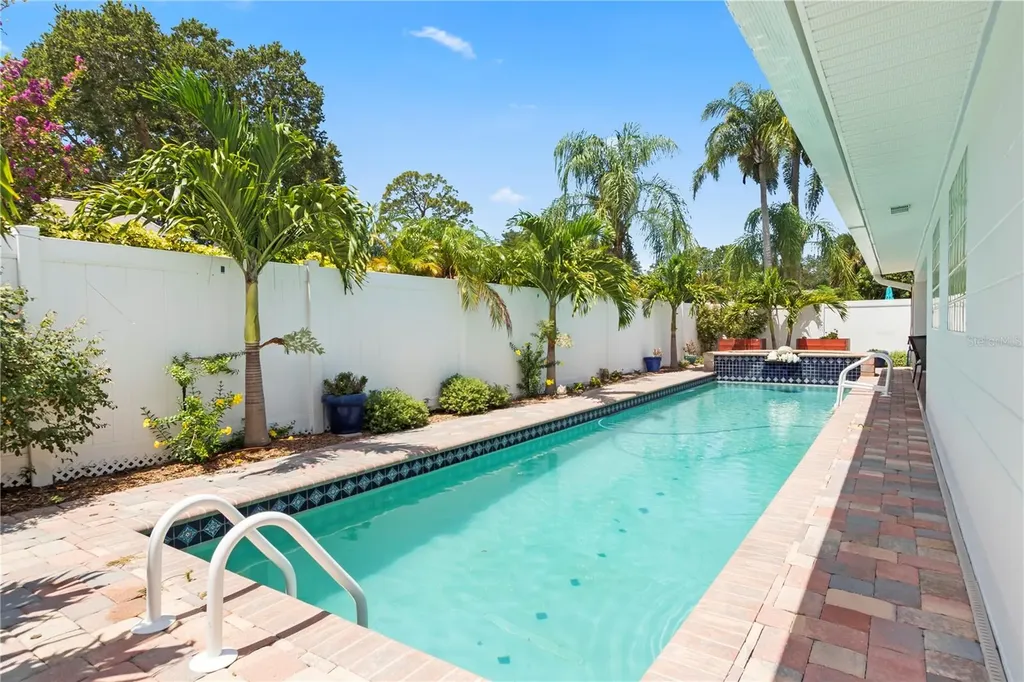 12352 83rd Avenue Seminole FL 33772