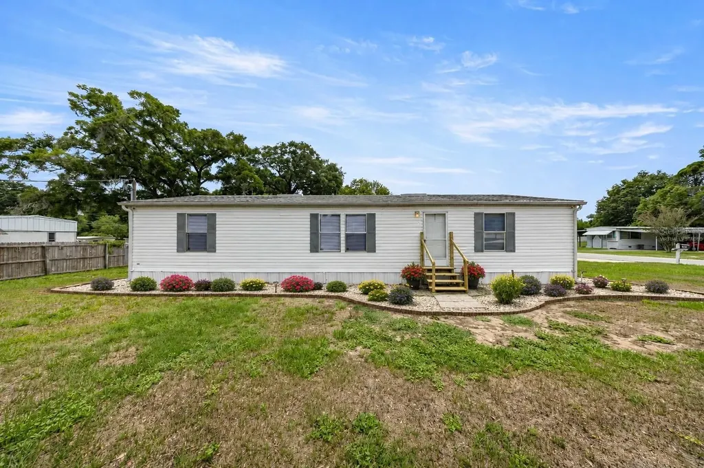 2011 NW 28th Court Ocala FL 34475