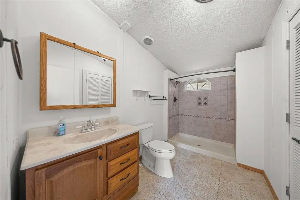2011 NW 28th Court Ocala FL 34475