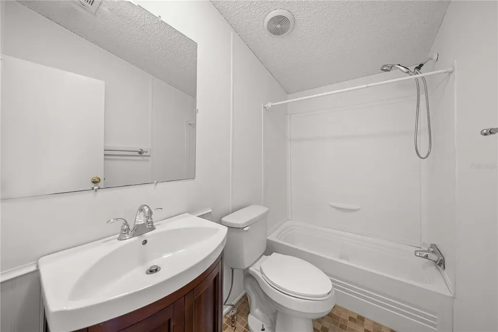 2011 NW 28th Court Ocala FL 34475