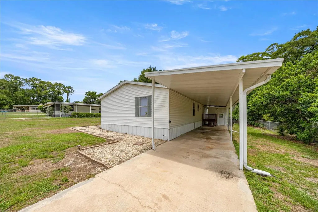 2011 NW 28th Court Ocala FL 34475