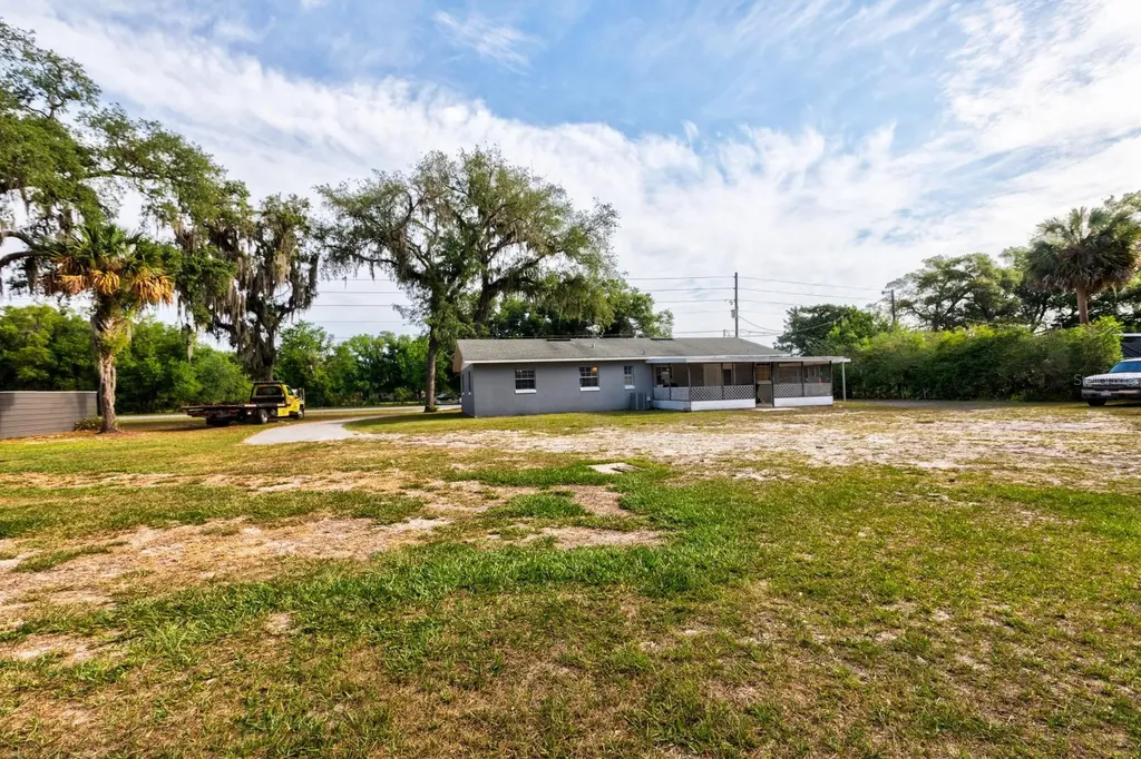 20024 State Road 44 Eustis FL 32736