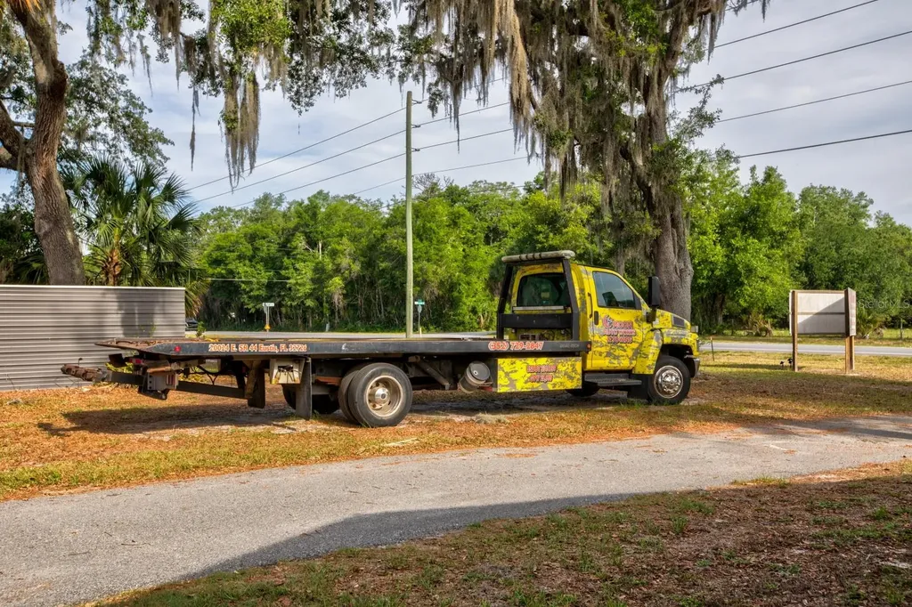 20024 State Road 44 Eustis FL 32736