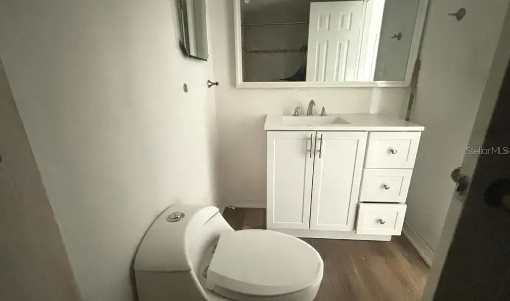 860 Sky Lake Circle Orlando FL 32809