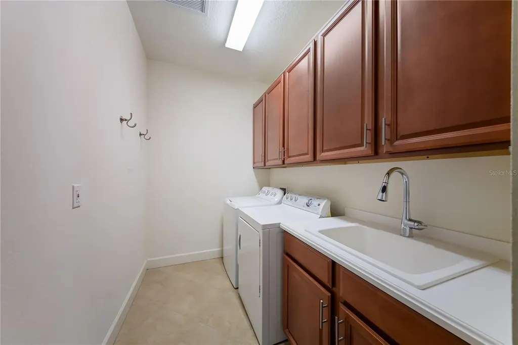 5811 Cavano Drive Sarasota FL 34231