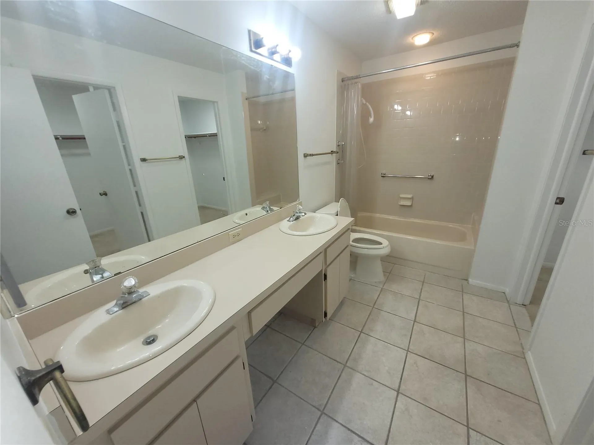 7125 Silvermill Drive Tampa FL 33635