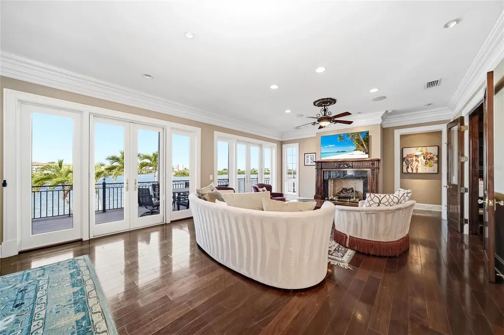 6438 Hollywood Boulevard Sarasota FL 34231
