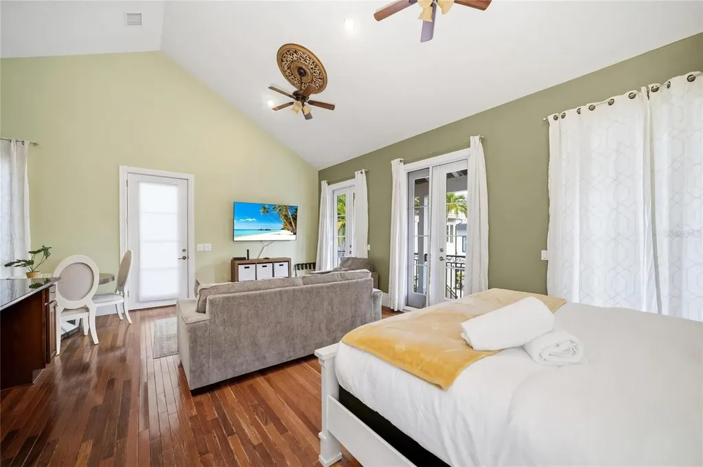 6438 Hollywood Boulevard Sarasota FL 34231