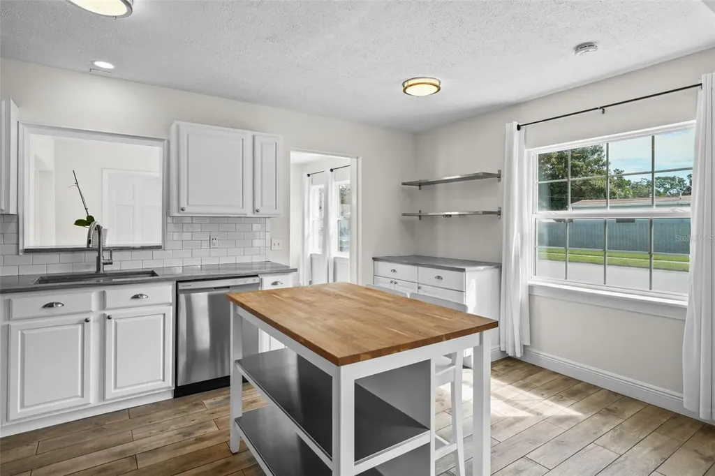 281 38th Avenue NE St Petersburg FL 33704