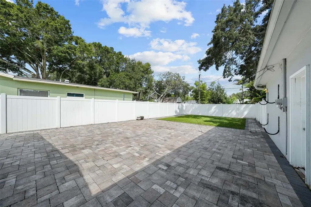 281 38th Avenue NE St Petersburg FL 33704