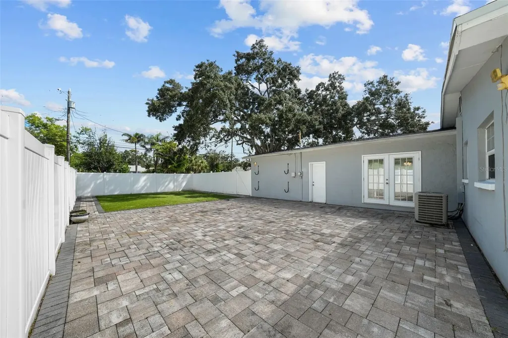 281 38th Avenue NE St Petersburg FL 33704