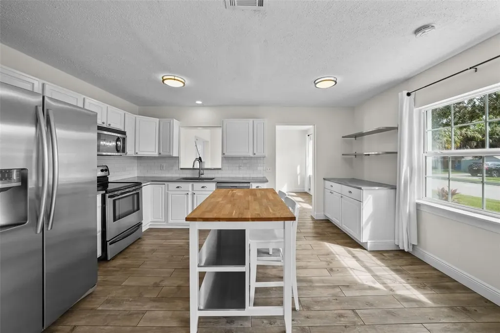 281 38th Avenue NE St Petersburg FL 33704