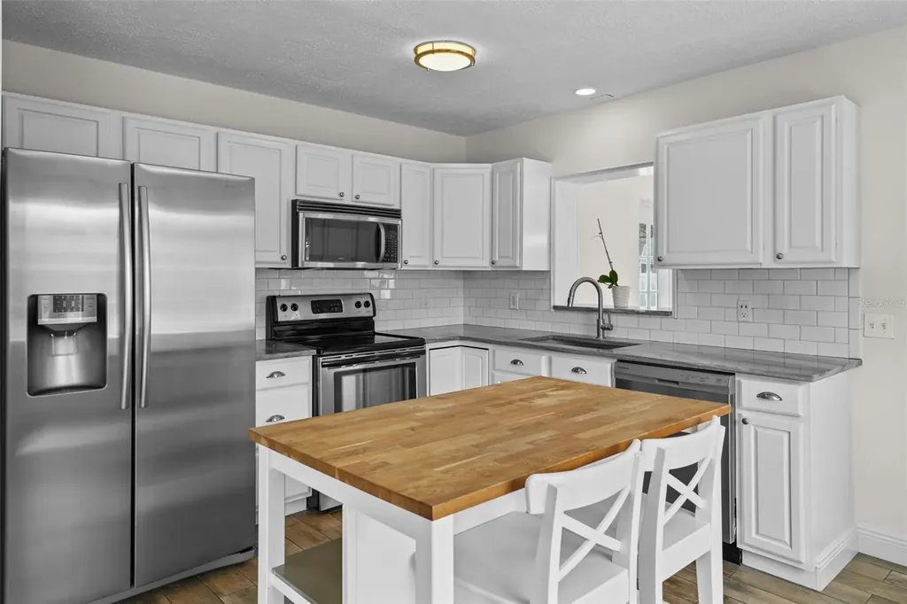 281 38th Avenue NE St Petersburg FL 33704