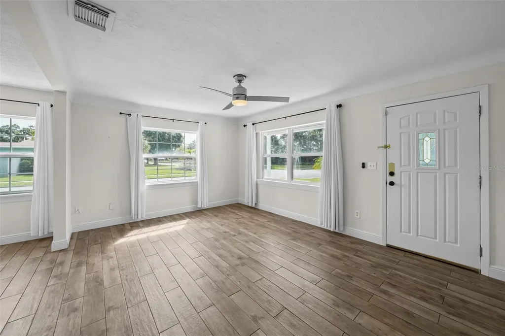 281 38th Avenue NE St Petersburg FL 33704