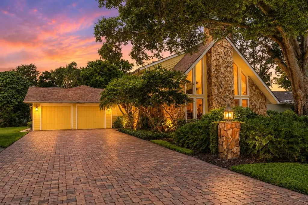 1944 Levine Lane Clearwater FL 33760