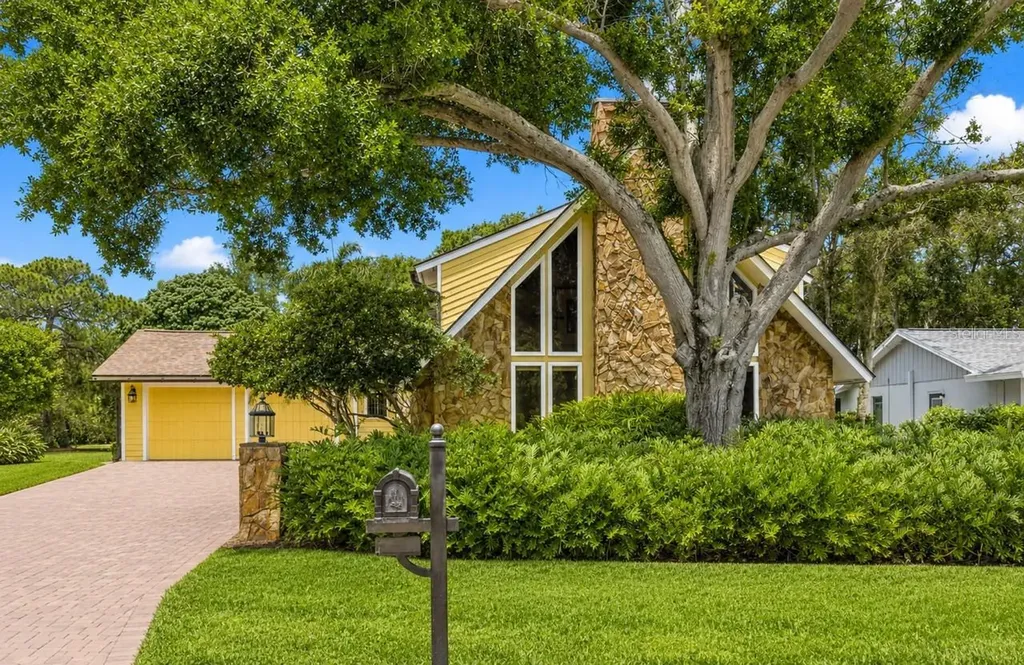 1944 Levine Lane Clearwater FL 33760