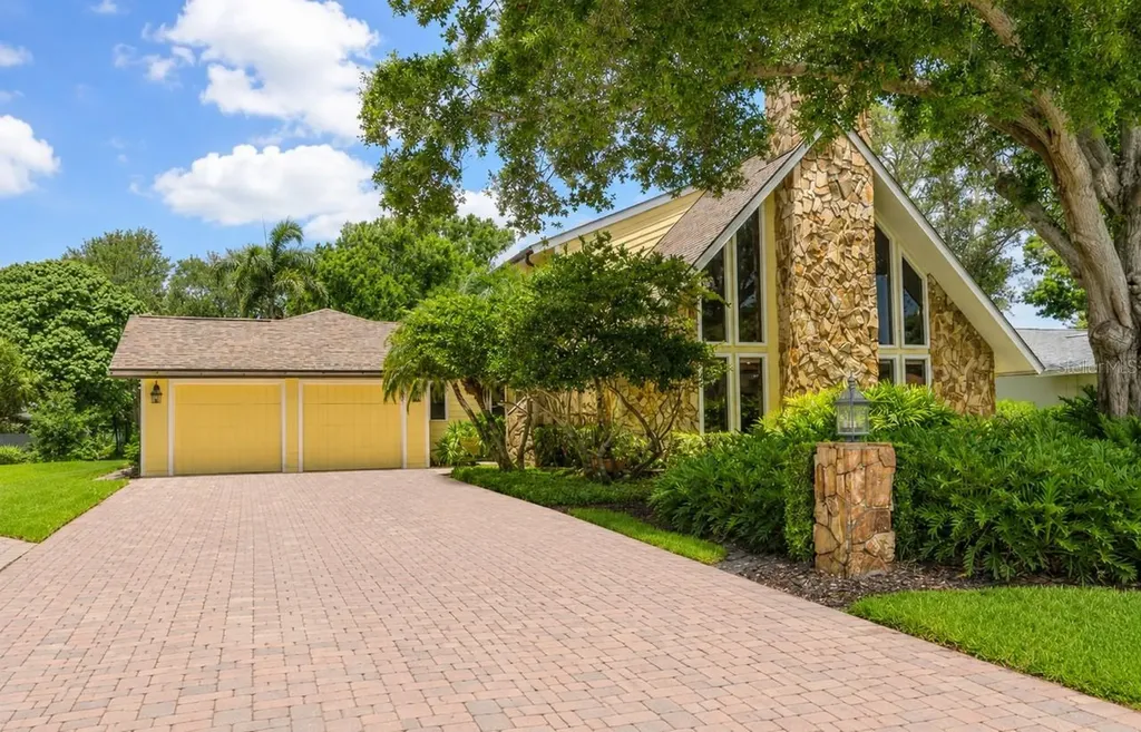1944 Levine Lane Clearwater FL 33760