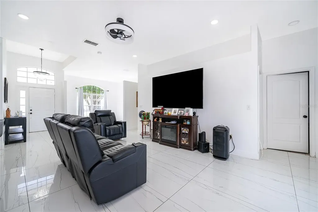 2654 Hawthorne Lane Kissimmee FL 34743