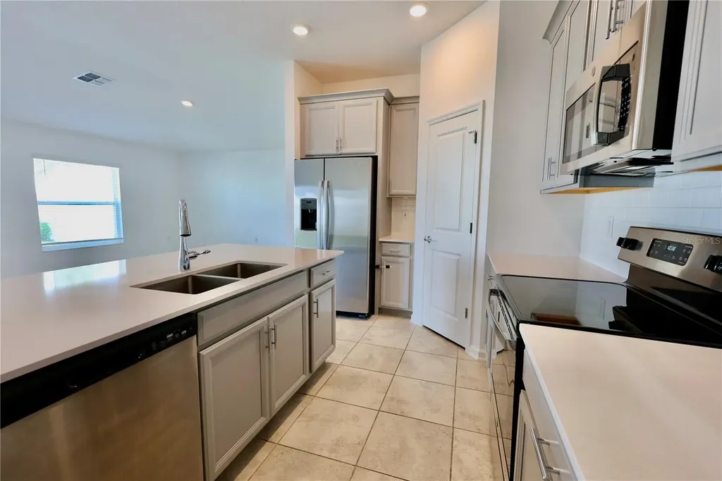 965 Laurel View Way Groveland FL 34736